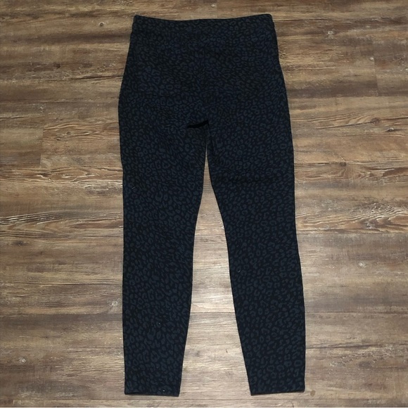 Spanx Leggings Women's Medium Jean-ish Leopard Print Black Blue Pull On Pants - Picture 5 of 5